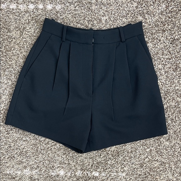 Abercrombie & Fitch Pants - ✨A&F Sloane Tailored Short